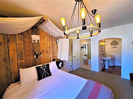 Deluxe Queen Room