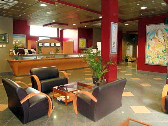 Marina Palace Hotel & Congress Hall