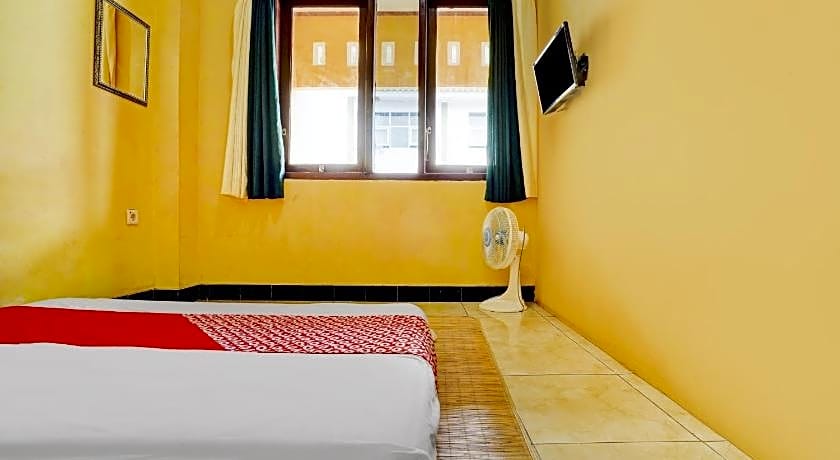 Vaccinated Staff - OYO II3676 Wisma Al-fahmi Syariah