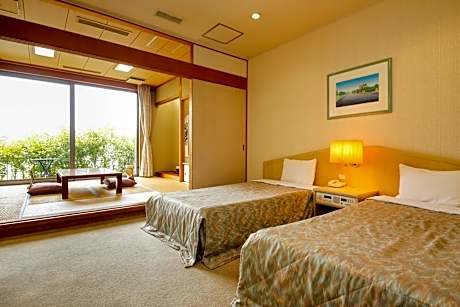 Room with Tatami area and Sea View