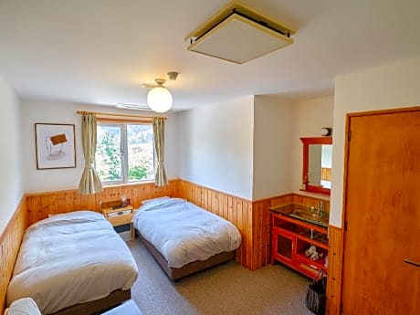 Standard Twin Room - Non-Smoking