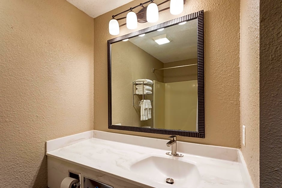Grandstay Hotel & Suites