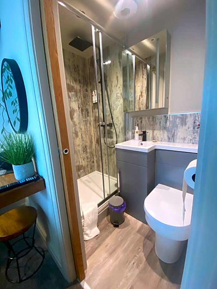 The Hive at Poppi-Red