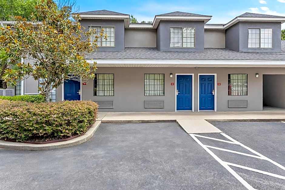 Econo Lodge Inn & Suites Cayce I-26 Airport