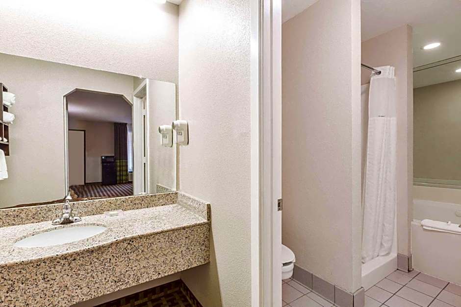 Super 8 by Wyndham Houston/NASA/Webster Area