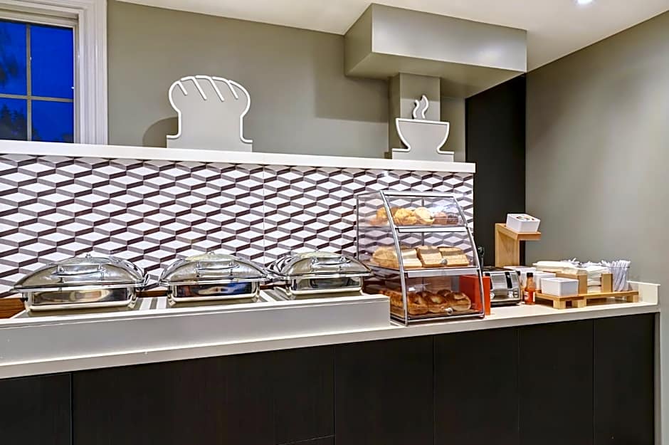 Holiday Inn Express Whitby Oshawa By IHG