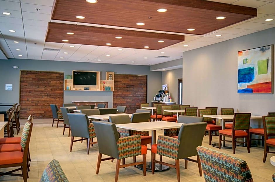 Holiday Inn Express & Suites North Platte, an IHG Hotel