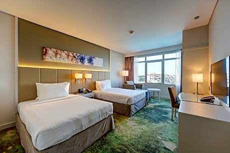 Lake View Deluxe Twin Room - Shuttle Service to JBR Beach and Access to The Market Mall