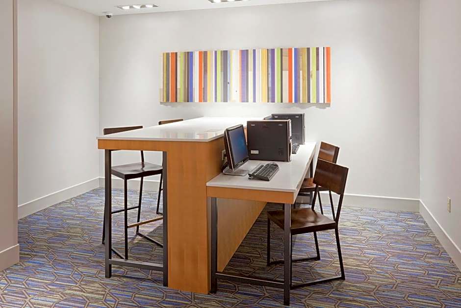 Holiday Inn Express Roseville-St. Paul By IHG