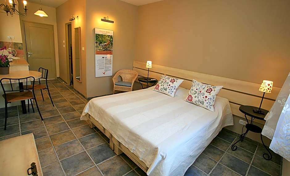 Shaar Hagolan Kibbutz Country Lodging