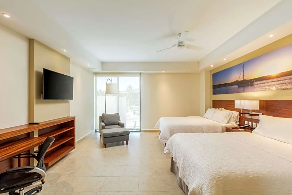 Hampton Inn & Suites by Hilton Los Cabos
