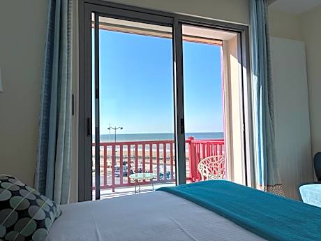 Deluxe Double Room with Terrace and Sea View