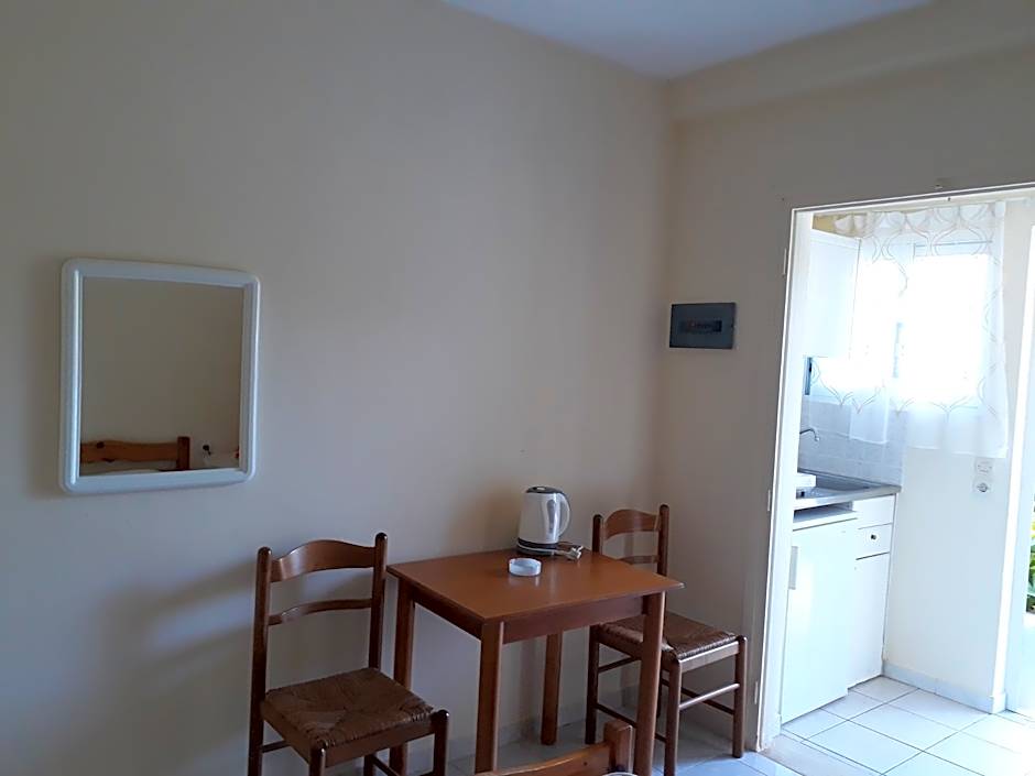 Pythos Studios & Appartments