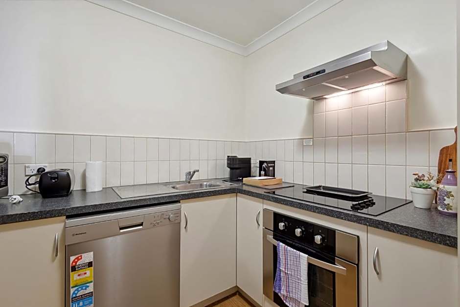 2BDR 1BTH 1PRK - Northbridge Magic