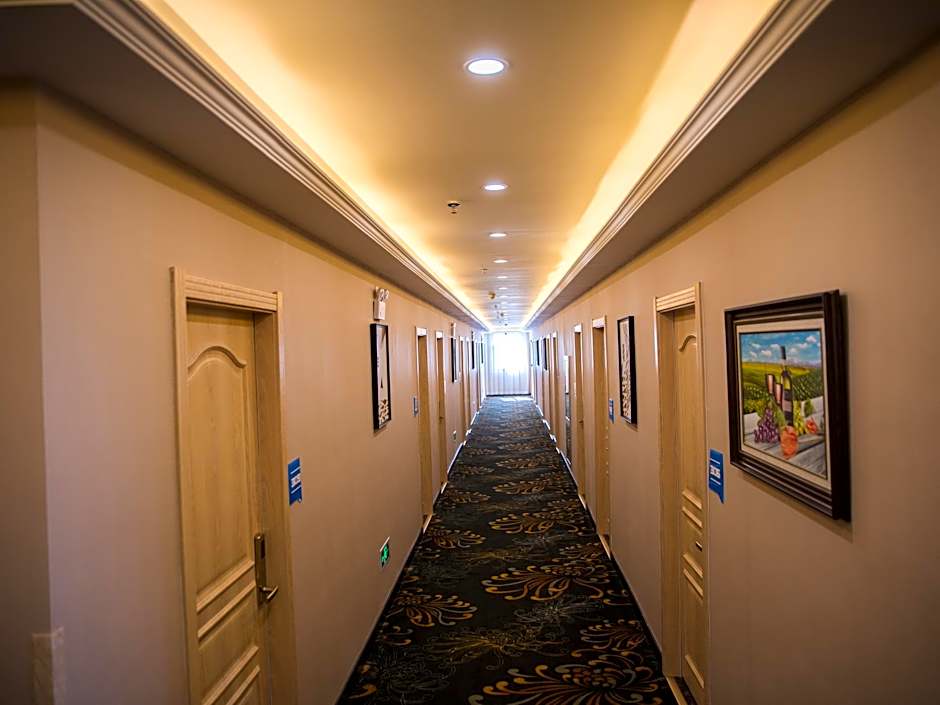 PAI Hotel Lanzhou Yantan Tianqing Park College of Arts and Sciences