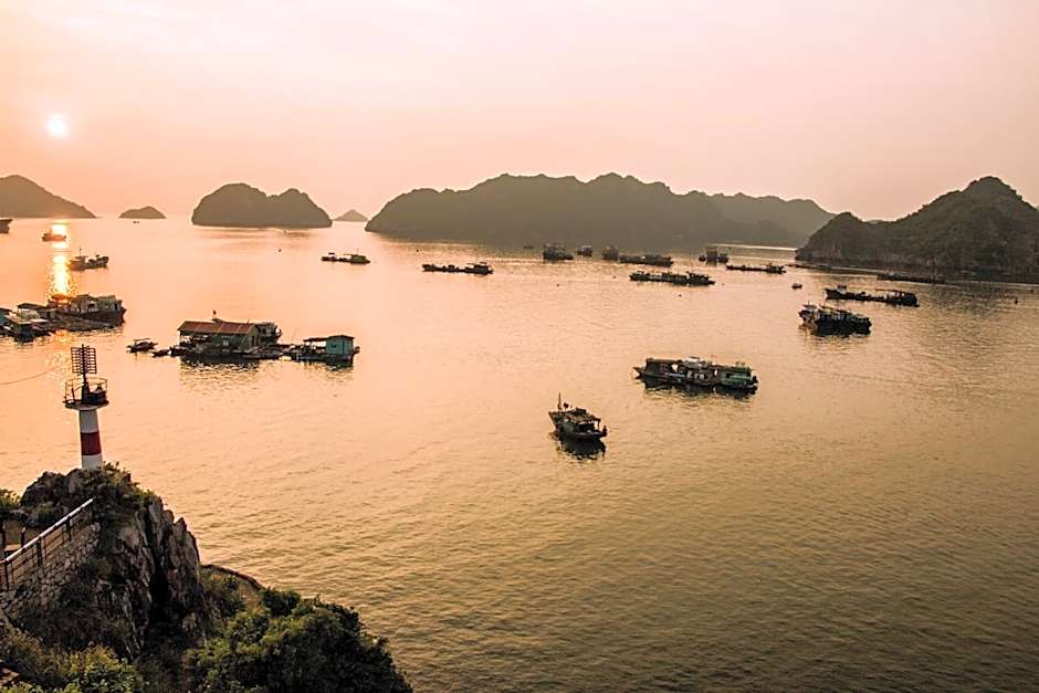 LePont Cat Ba Bungalow