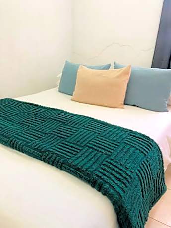 Serenity Heights Backpackers Lodge