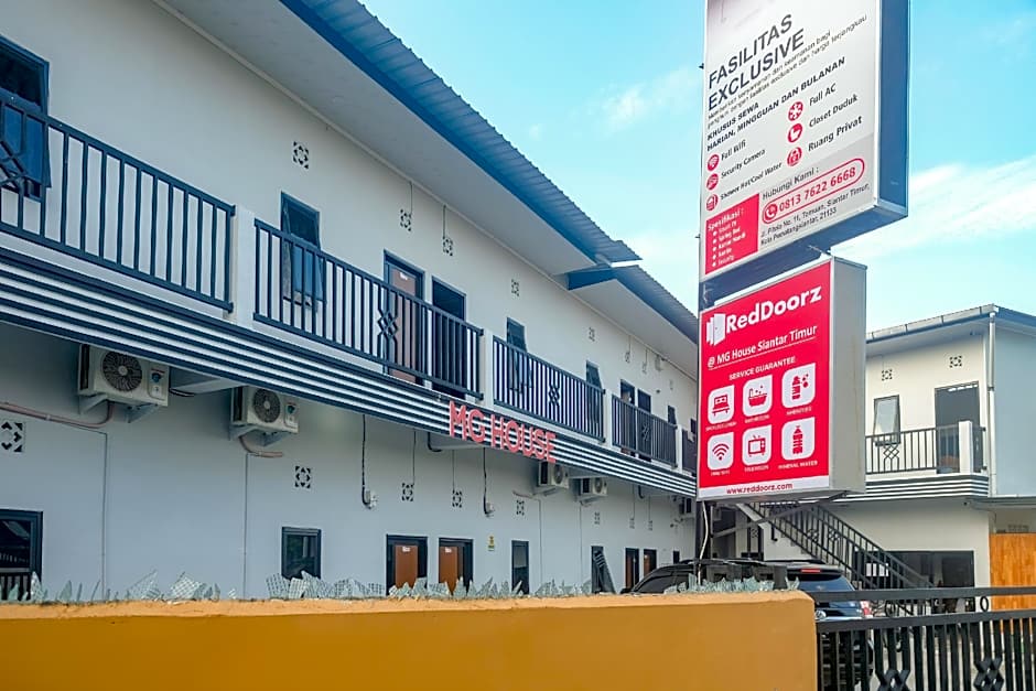 RedDoorz @ MG House Siantar Timur