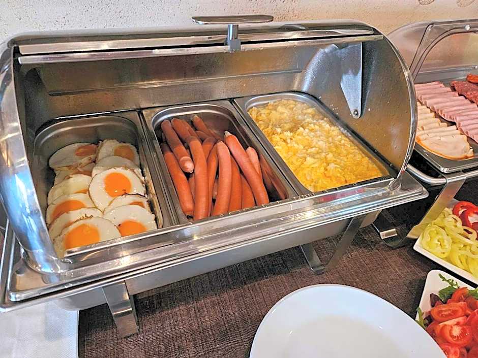 Grand Hotel Senica, Garni