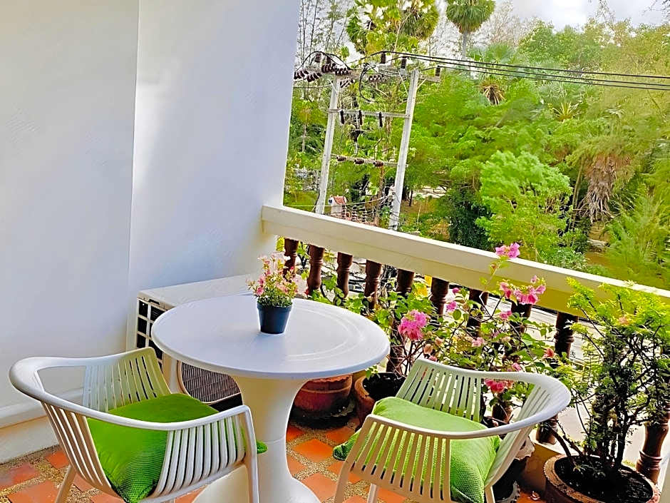 Surin Bay Inn (East Sun Properties Co., Ltd.)