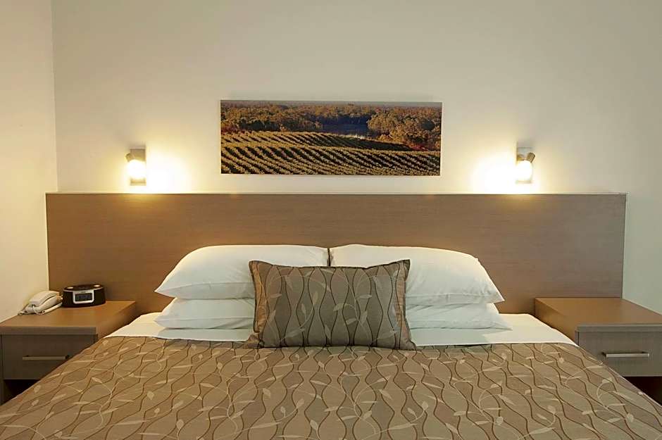 Loxton Community Hotel Motel