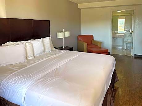 1 Queen Bed | Non-Smoking, Micfridge, Sofa-Bed