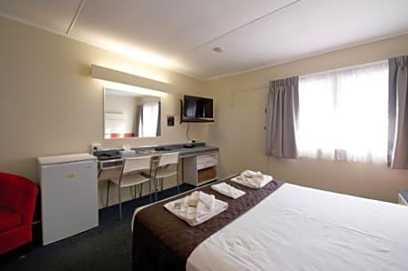 Double Room with Queen Bed