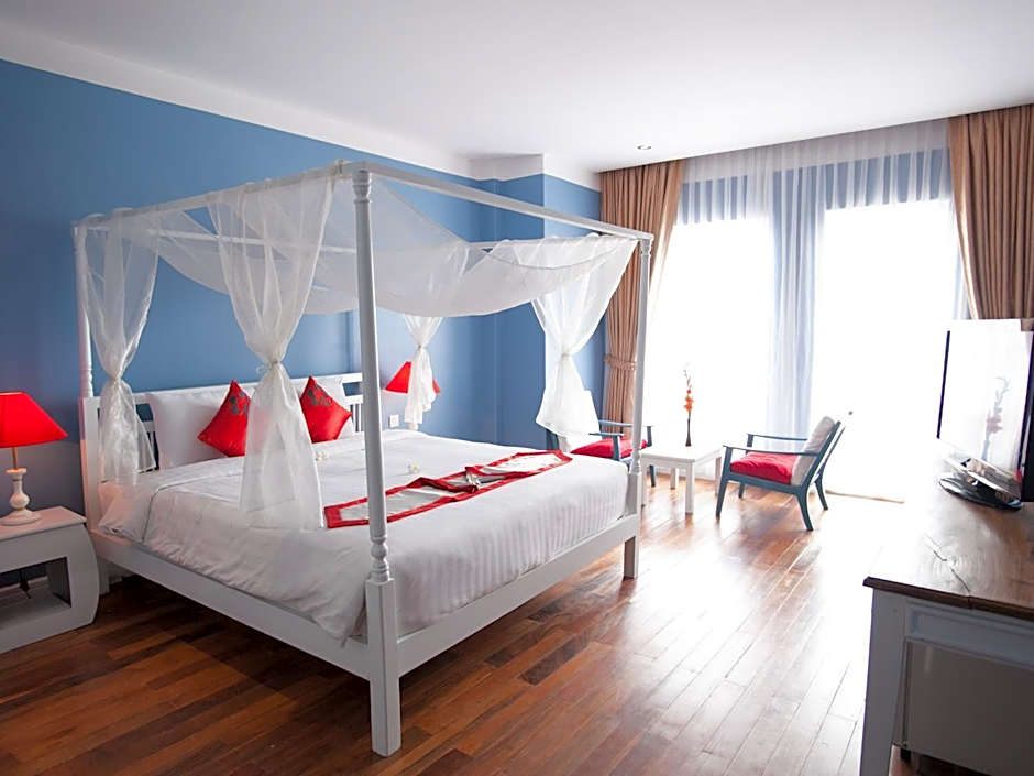 Frangipani Royal Palace Hotel