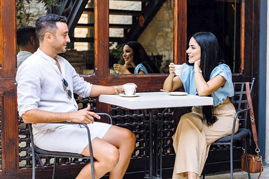 Oinou Strata - Adults Only