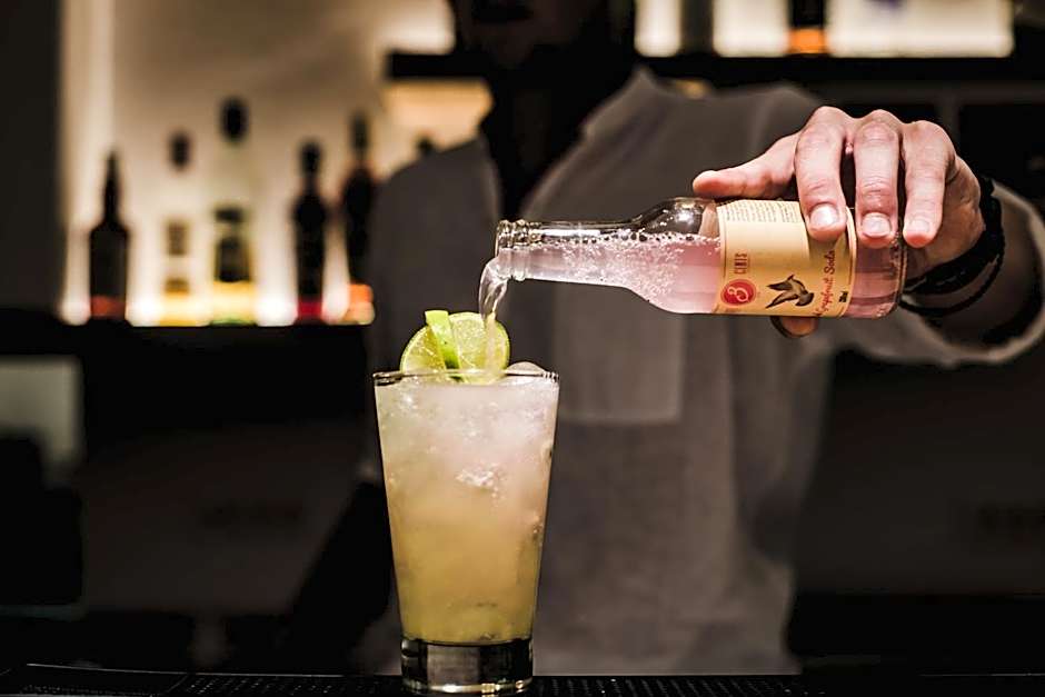 Super Paradise Hotel