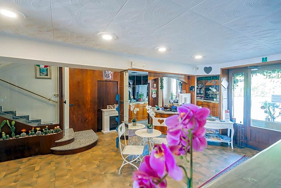 PET FRIENDLY HOTEL MIRABEAU