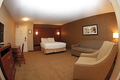 Two-Bedroom Queen Suite