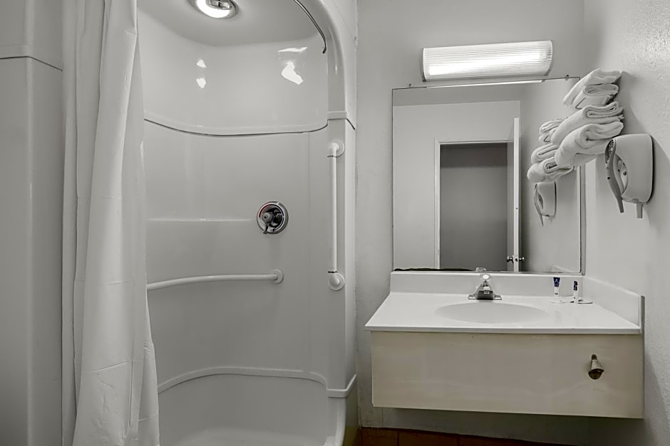 Americas Best Value Inn - Lincoln Airport