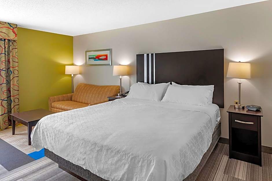 Holiday Inn Express Hotel & Suites Cincinnati-Blue Ash By IHG