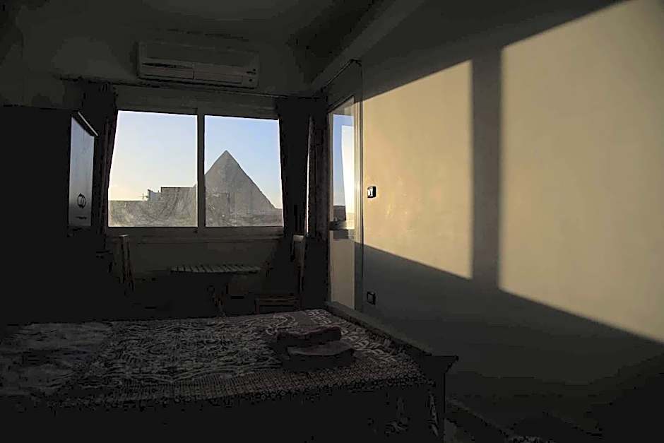 Cheops Pyramids Inn