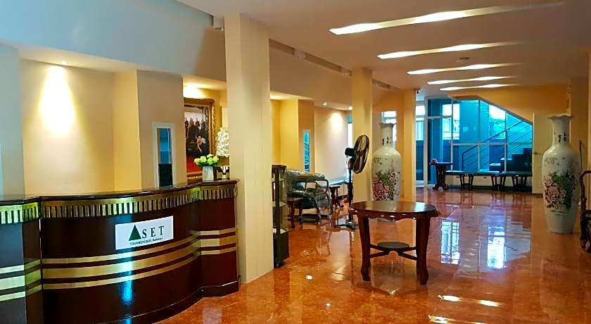 S.E.T Thanmongkol Residence