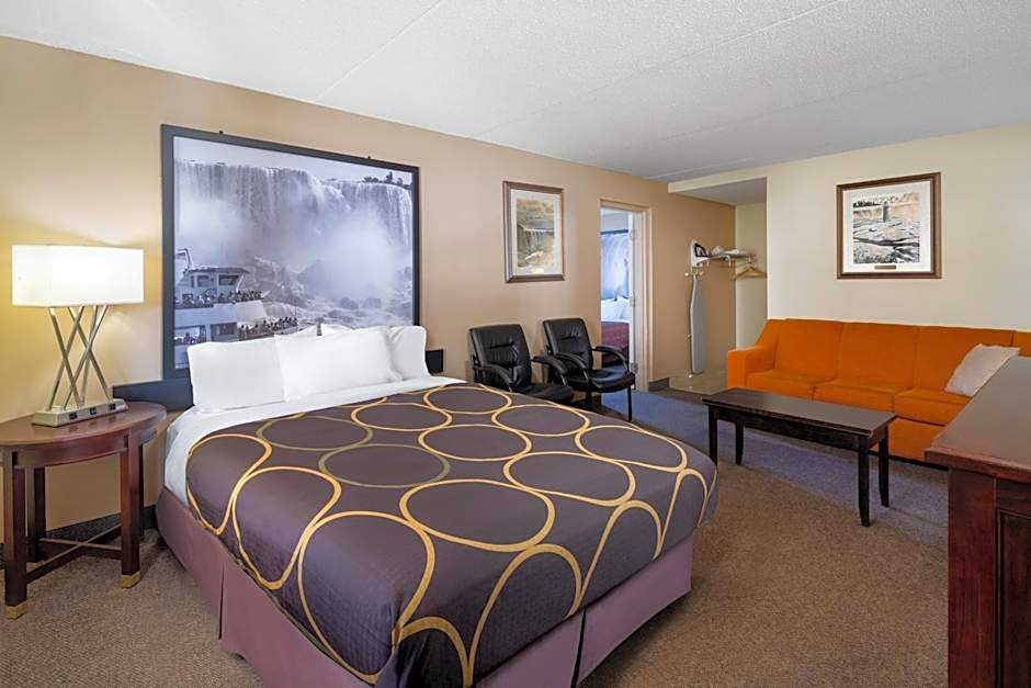 Super 8 by Wyndham Niagara Falls by the Falls