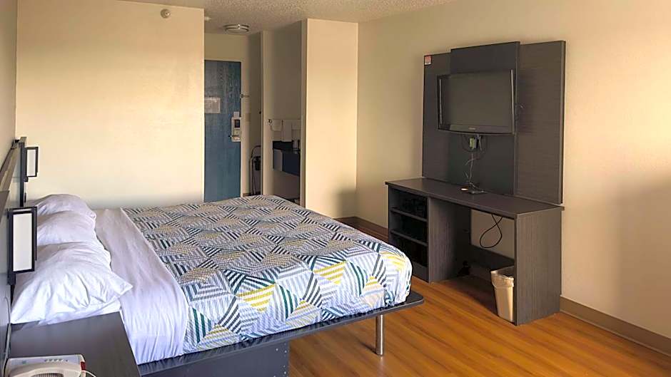 Motel 6-Waterloo, IA