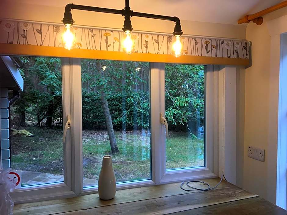 Woodland Cabin With private Wood-Fired Hot-Tub