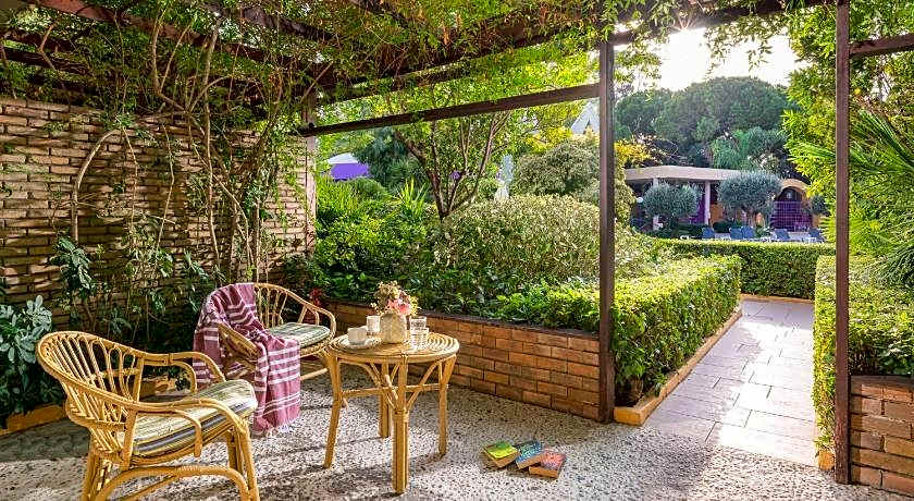 Dionysos Hotel