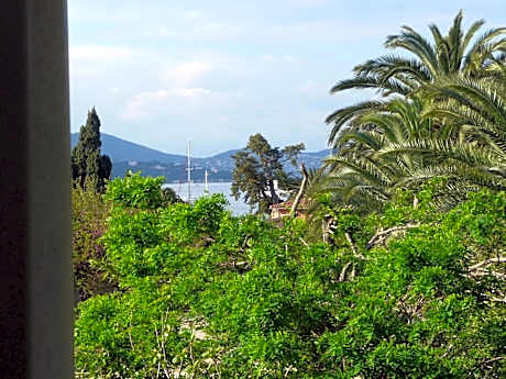 Superior Double Room with Pool View 3 - 33 sqm