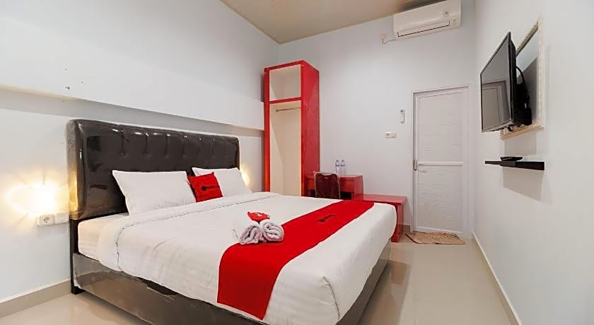 RedDoorz Plus near Palembang Icon Mall 2