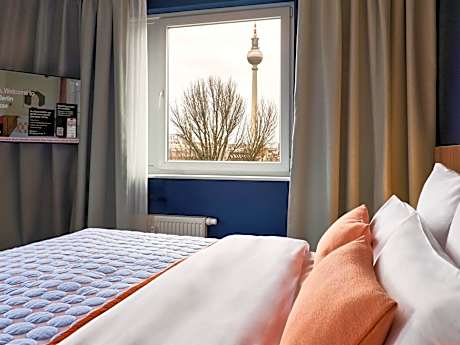 1 Bedroom Apartment with Balcony and Sofa Bed