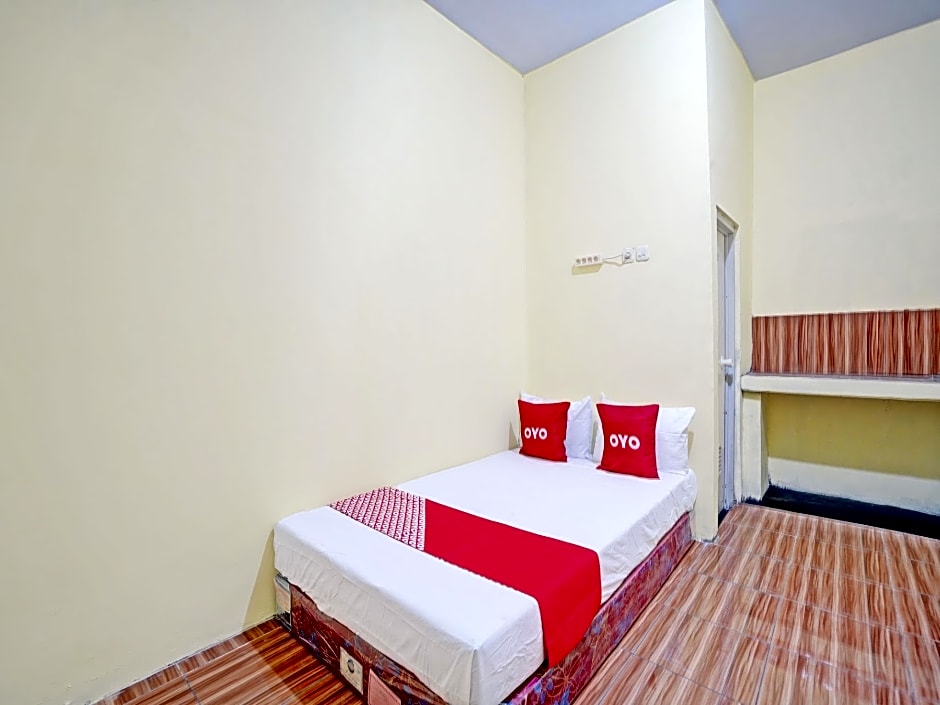 OYO Life 92920 Rumah Kost Azca