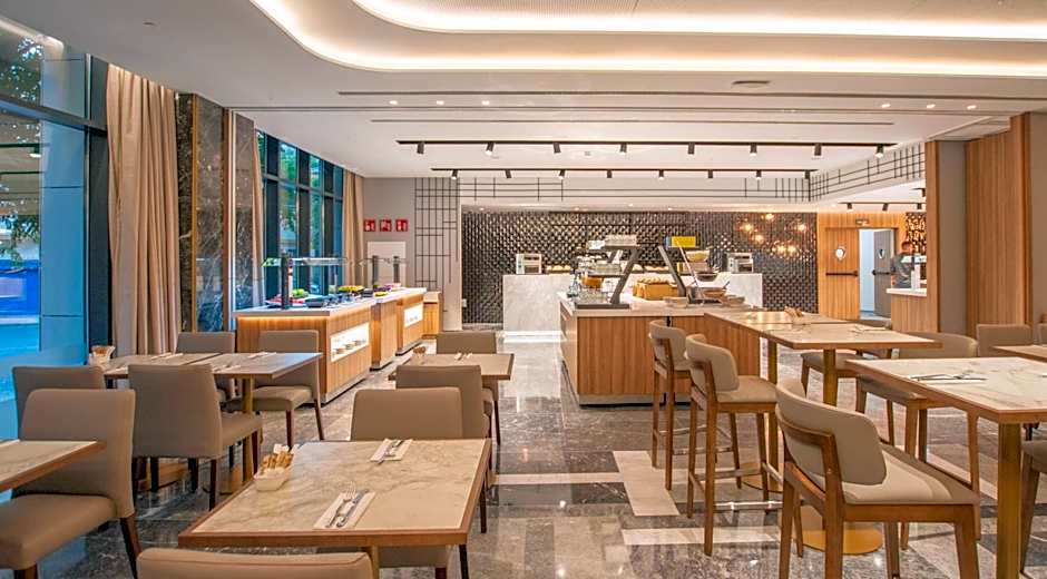 Hotel Giralda Center