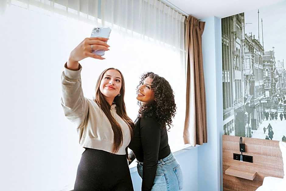 Rotterdam Teleport Hotel