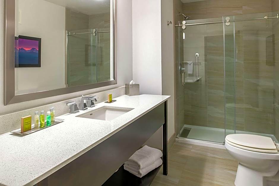 DoubleTree By Hilton Portland Tigard