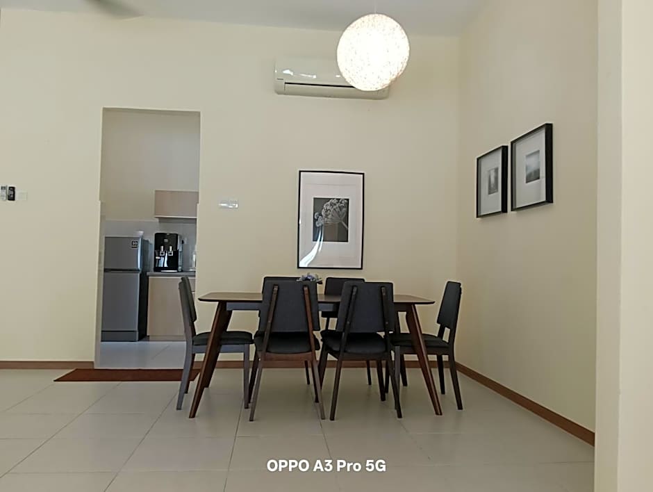 Sekinchan HighView Penthouse 15pax 5R5B 顶层公寓 看海 看稻田景