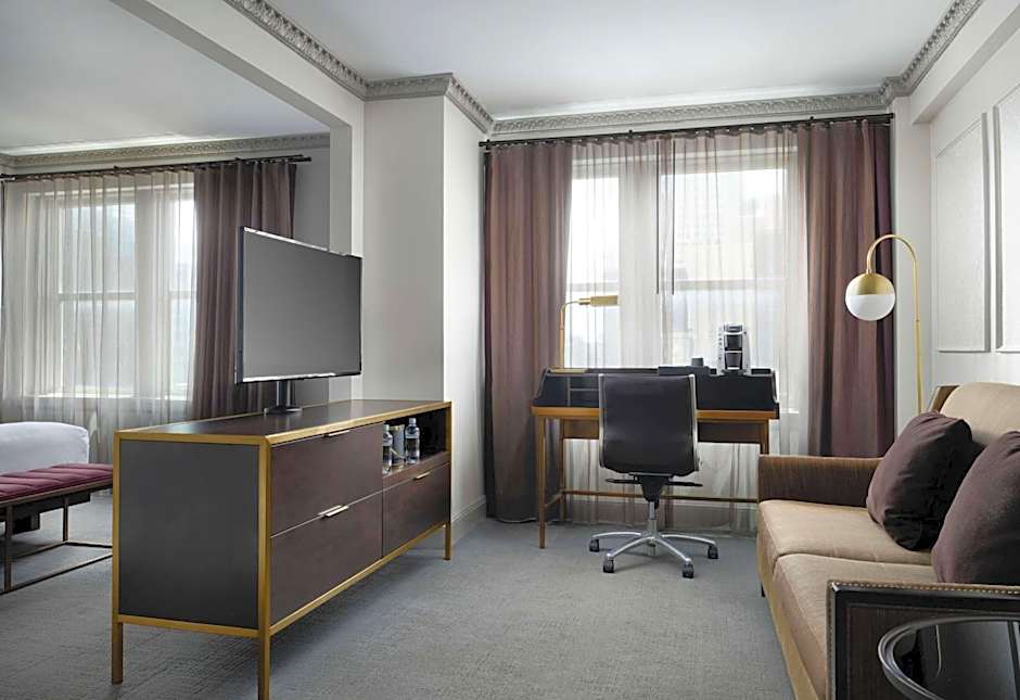 Hotel Phillips Kansas City Curio Collection by Hilton