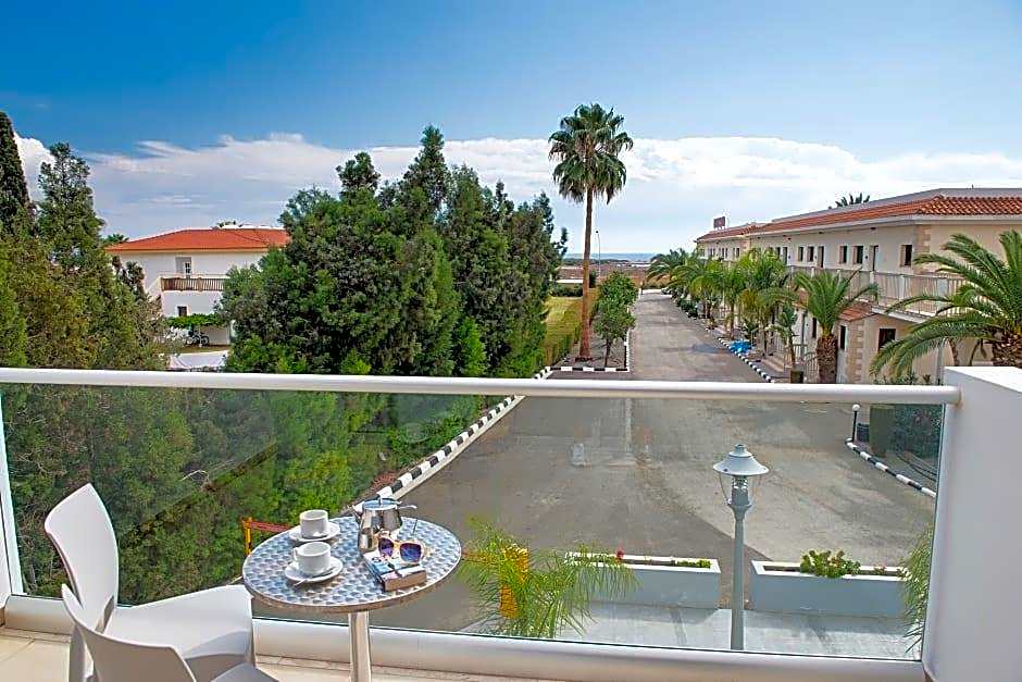 Loutsiana I & II Deluxe Apartments